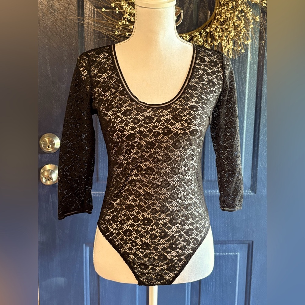 Victoria's Secret Women's Black Lace Bodysuit Top Size M 3/4 Sleeve